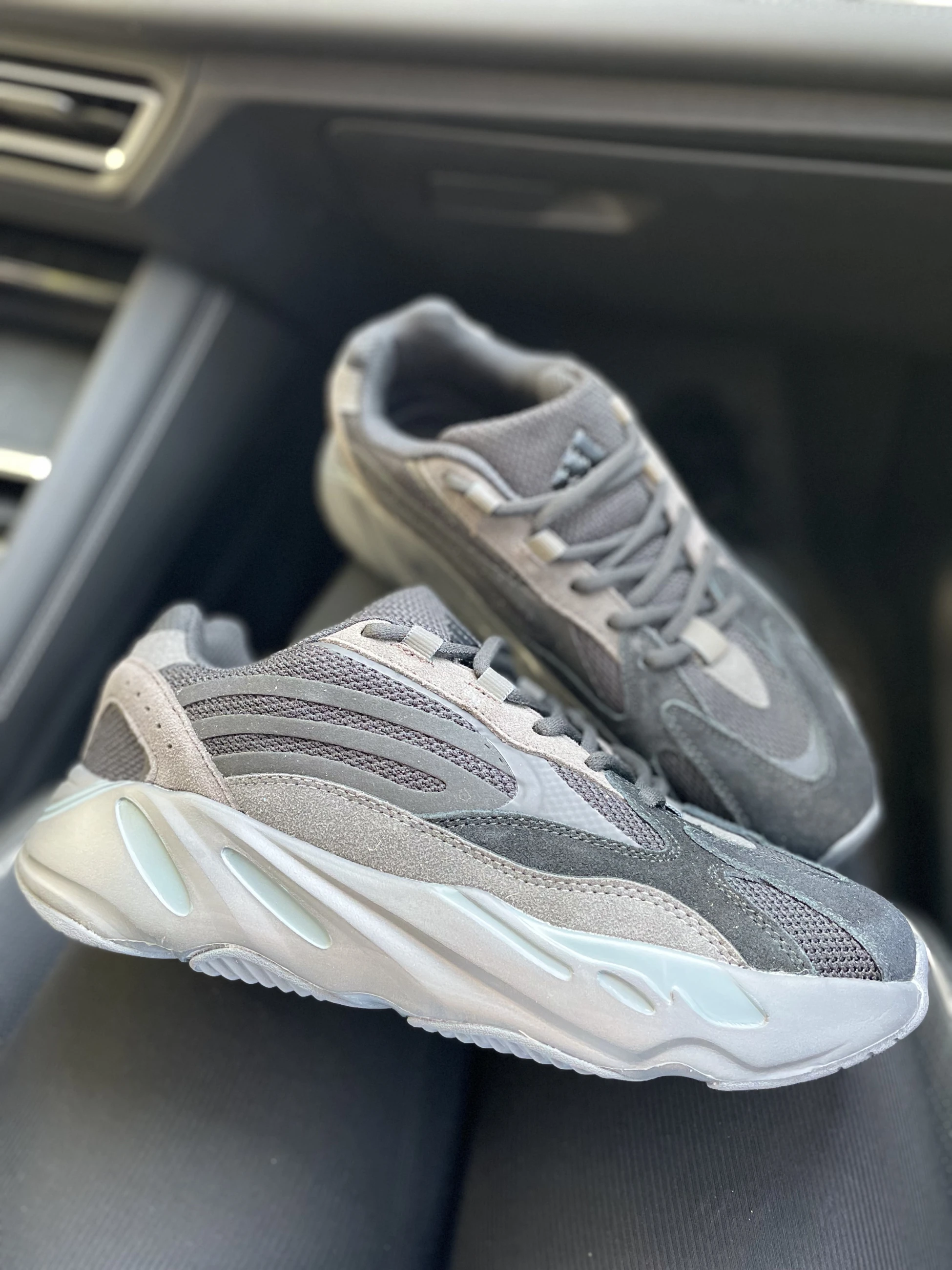 Кросівки Adidas Yeezy Boost 700 V2 Tephra, Кросівки, купити взуття