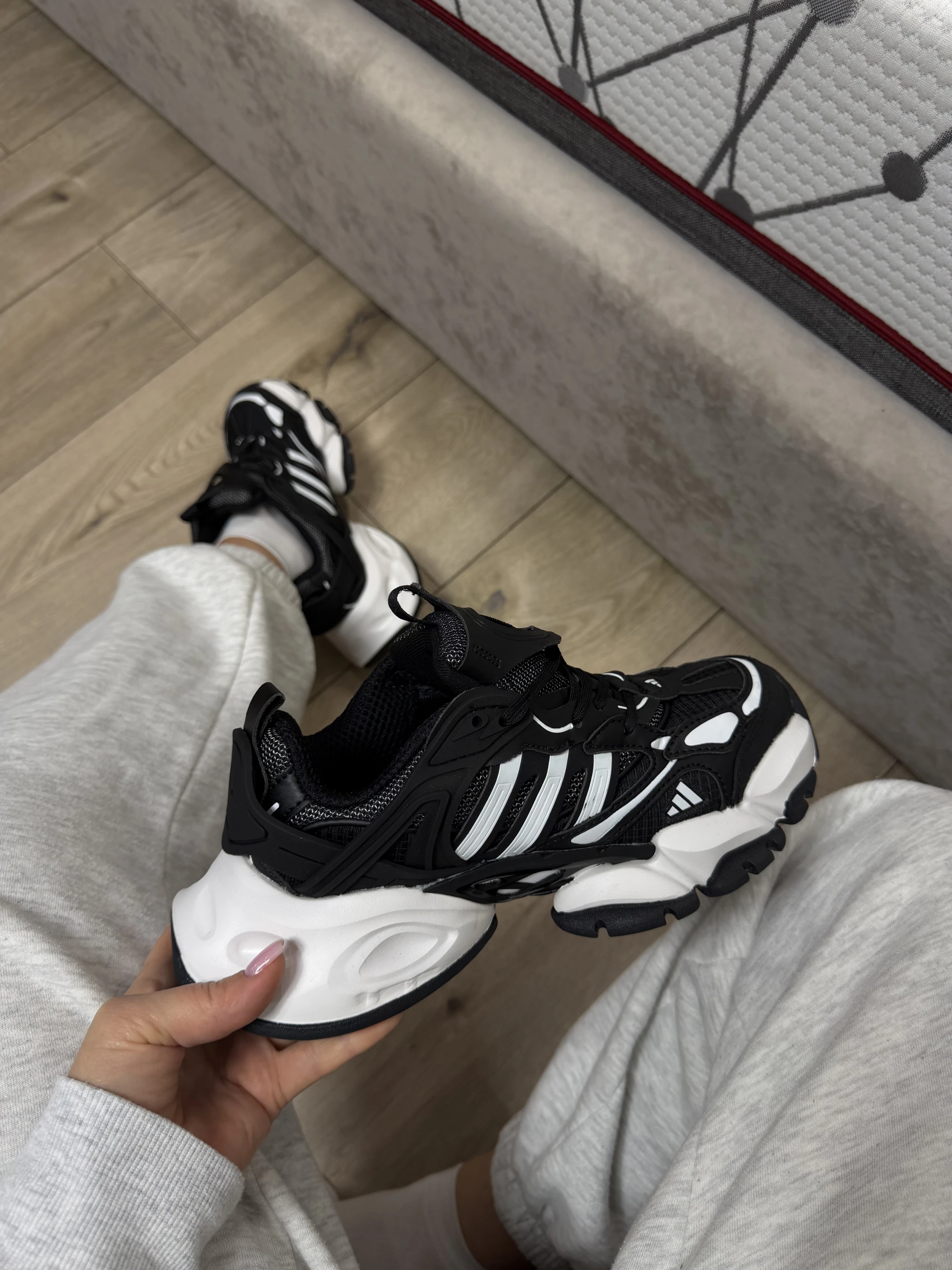 Кросівки Adidas IH0071, Кросівки, купити взуття